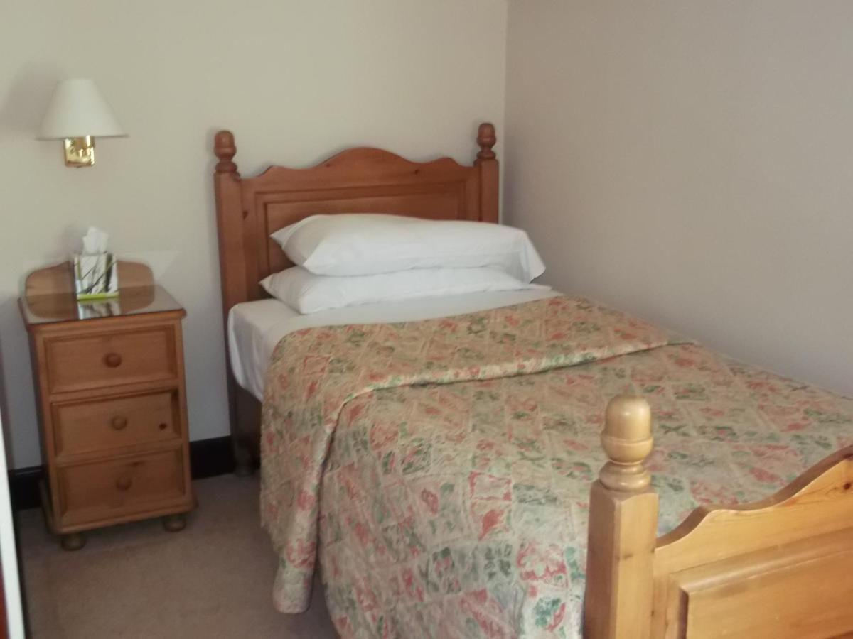 Caledonian Hotel Fort Augustus Buitenkant foto