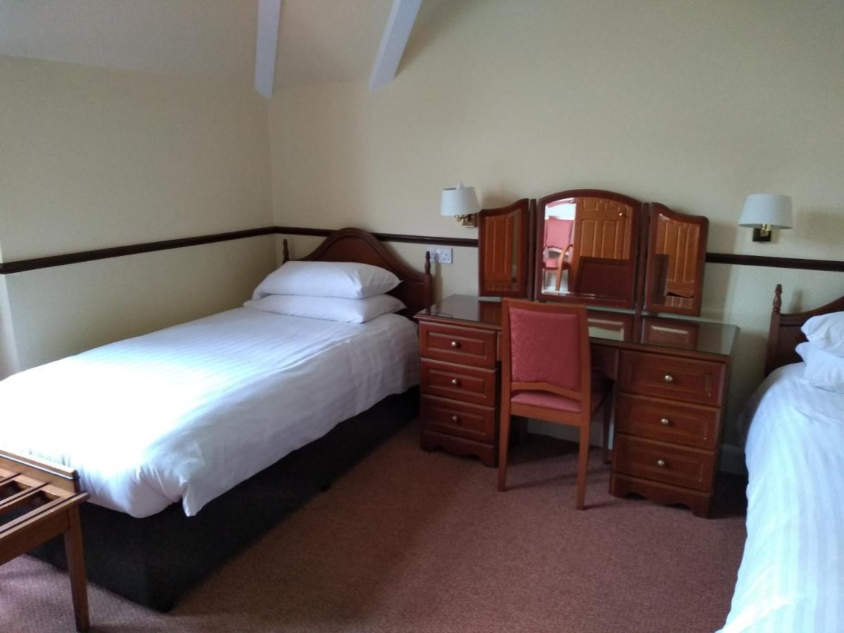 Caledonian Hotel Fort Augustus Buitenkant foto