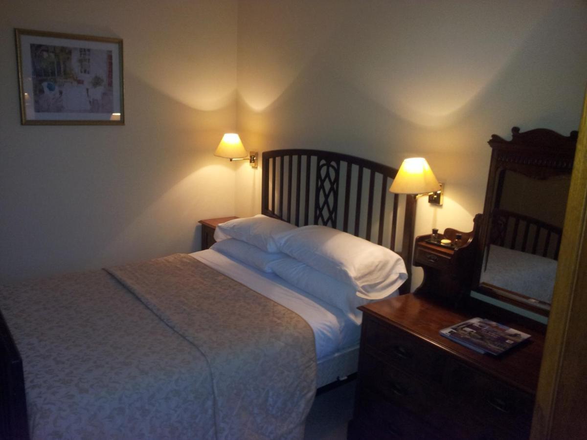 Caledonian Hotel Fort Augustus Buitenkant foto